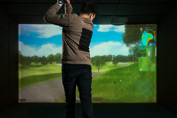 How to Create an Immersive 4K Golf Simulator Setup for Maximum Realism