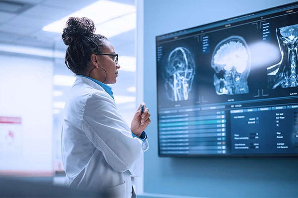 The Ultimate Healthcare Touchscreen Guide: Displays for Clinics, Hospitals, and Medical Carts